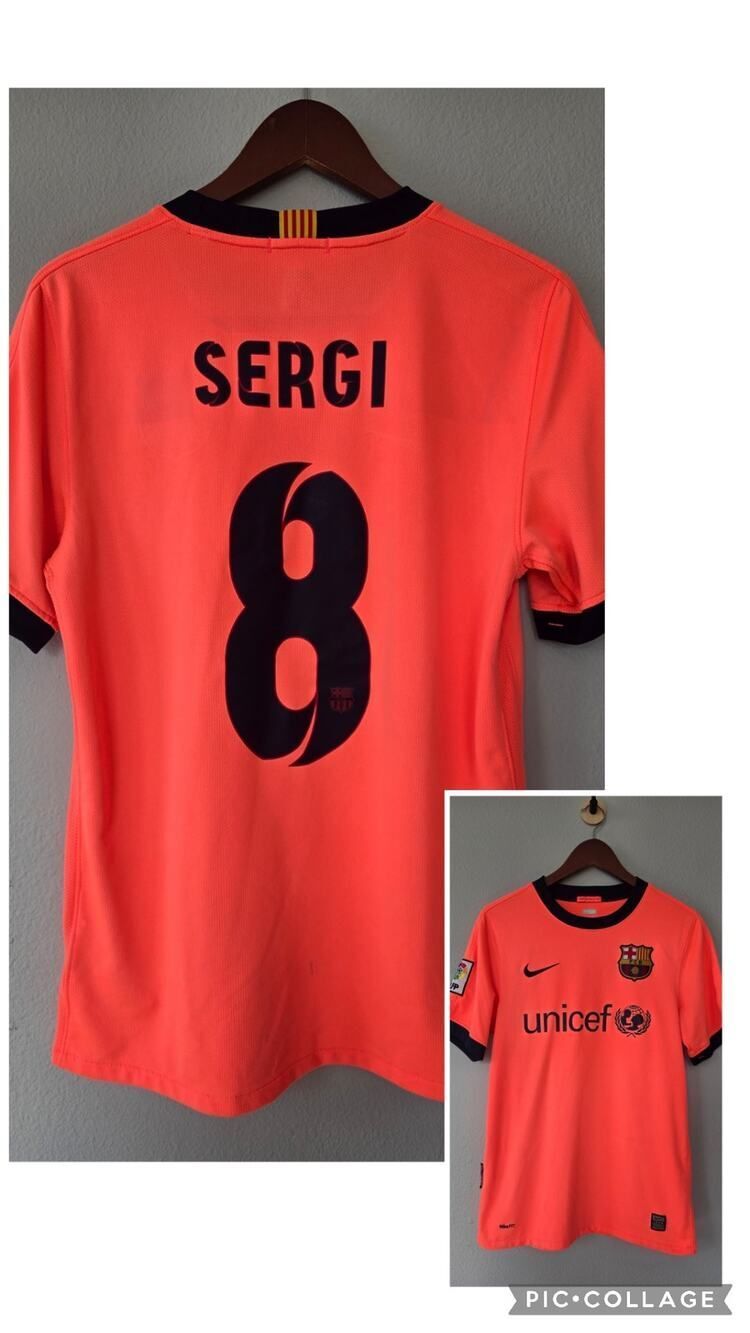 Nike FC Barcelona 2009-10 Away Jersey Sergi 8 Small Pink Soccer Shirt Y2K Retro